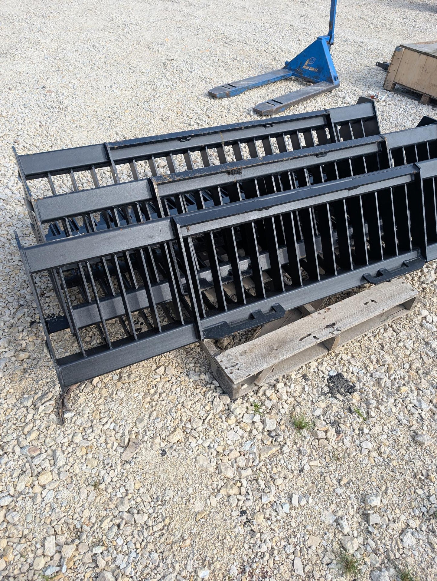 Suihe 72" Skeleton Rock Bucket Skid Steer Attachment